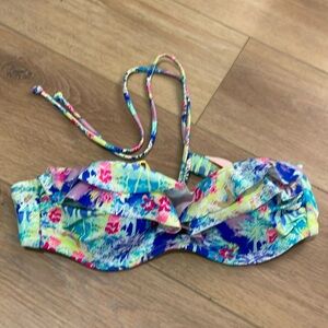 VS Ruffle Center Tie Bikini Top
